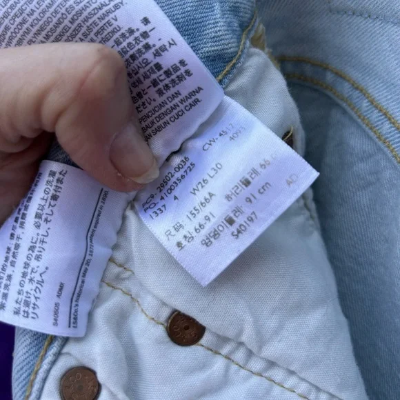 Distressed Levi’s 501 jeans - Picture 8 of 9